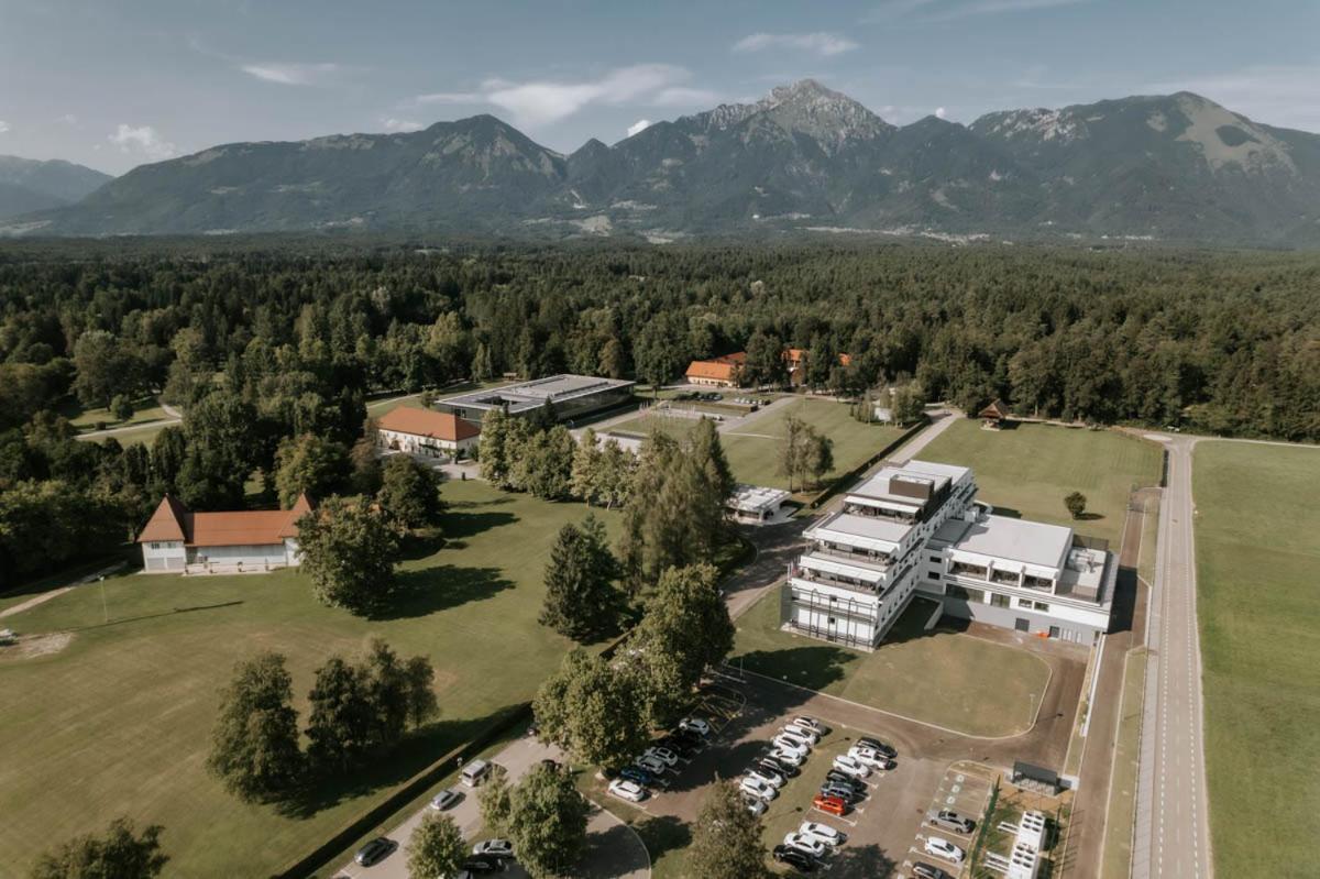 Elegans Hotel Brdo Kranj Extérieur photo