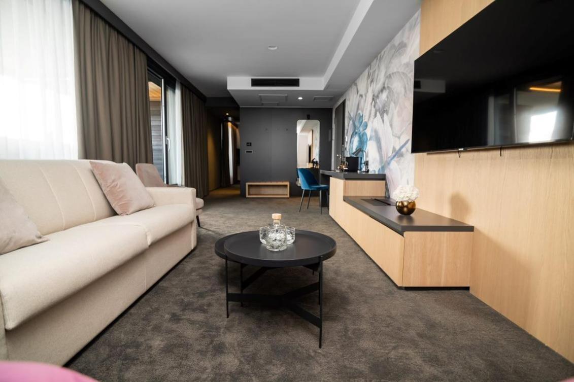 Elegans Hotel Brdo Kranj Extérieur photo